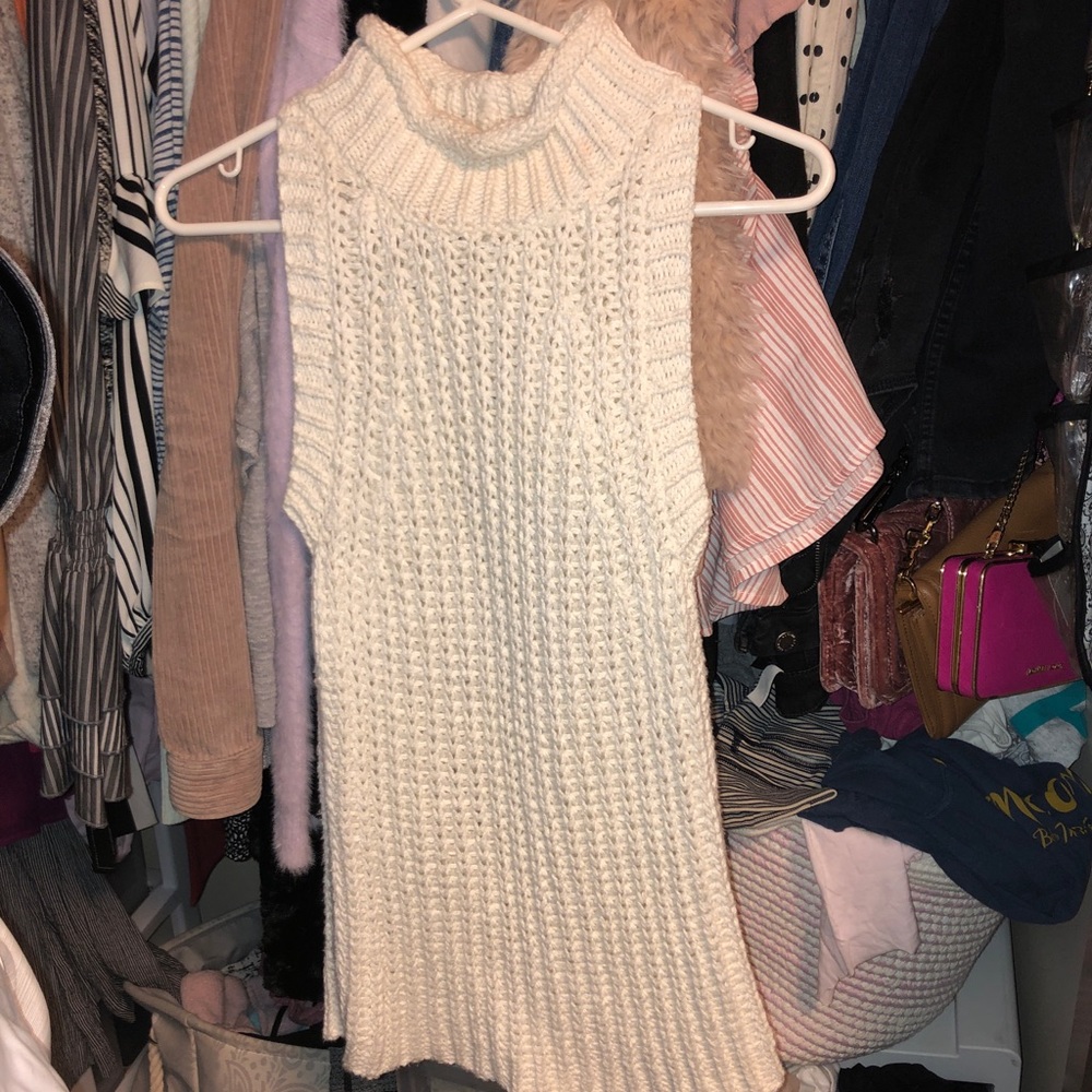 sleeveless turtleneck top